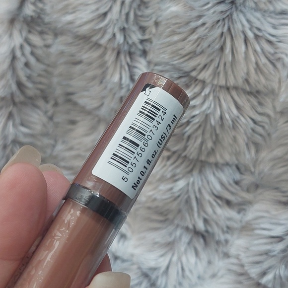 New makeup revolution lip gloss Sheer Hustle - Picture 3 of 4